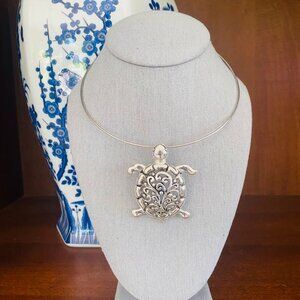💜 Sea Turtle Pendant Necklace Choker Silver Tone with Ornate Design